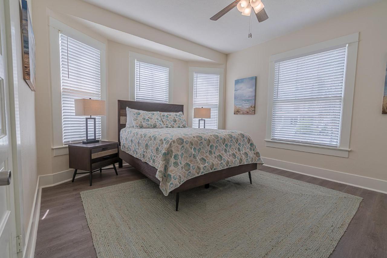 Uptown Cottage Newly Updated Home Near The Strand Galveston Harbor And Utmb 외부 사진